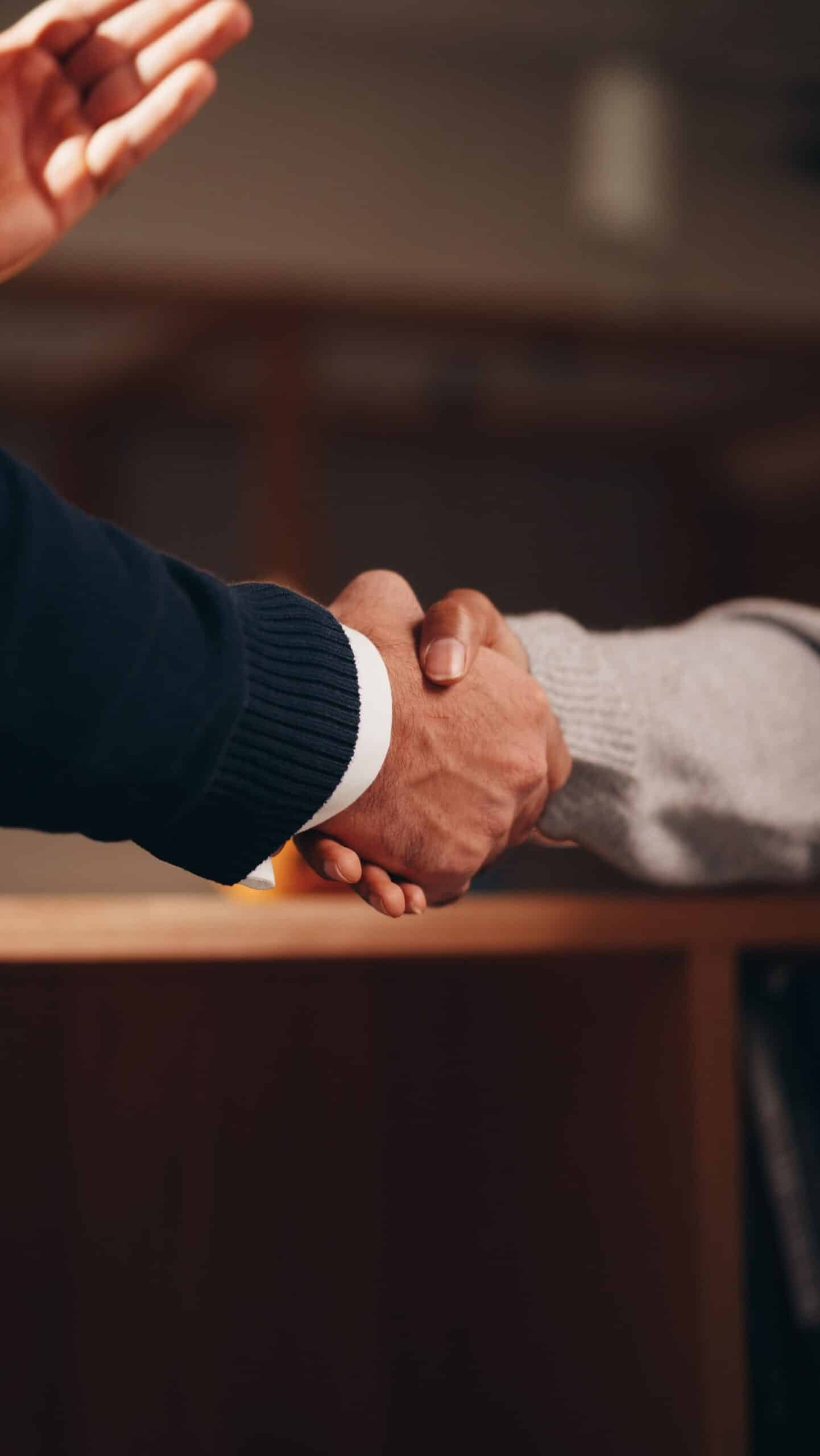 Equipo de abogados en reunión de trabajo